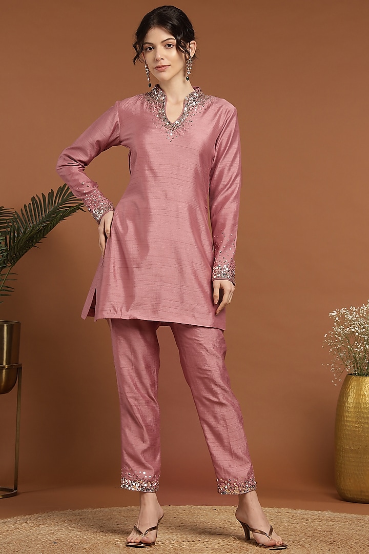 Pink Silk Hand Embroidered Kurta Set by Rirasa at Pernia's Pop Up Shop