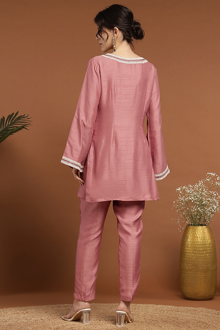 Pink Silk Hand Embroidered Kurta Set by Rirasa at Pernia's Pop Up Shop