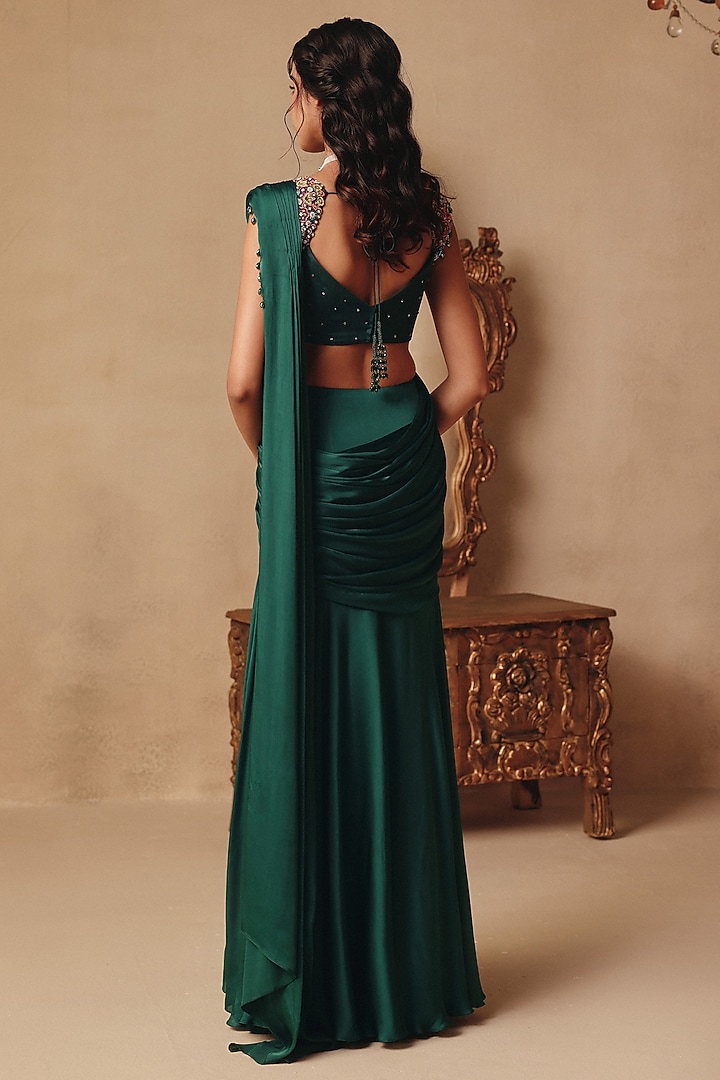Green Net & Satin Georgette Pre-Draped Wedding Saree Set by Rishika Singh at Pernia's Pop Up Shop
