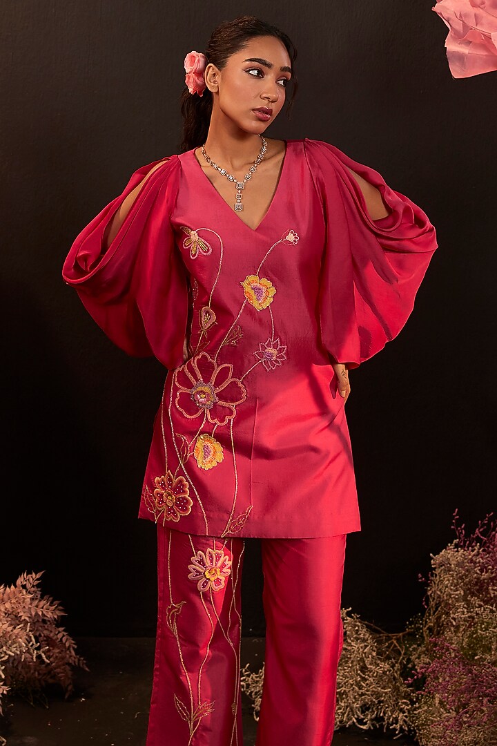 Pink Dupion Silk Hand Embroidered Kurta Set by Rishika Singh at Pernia's Pop Up Shop