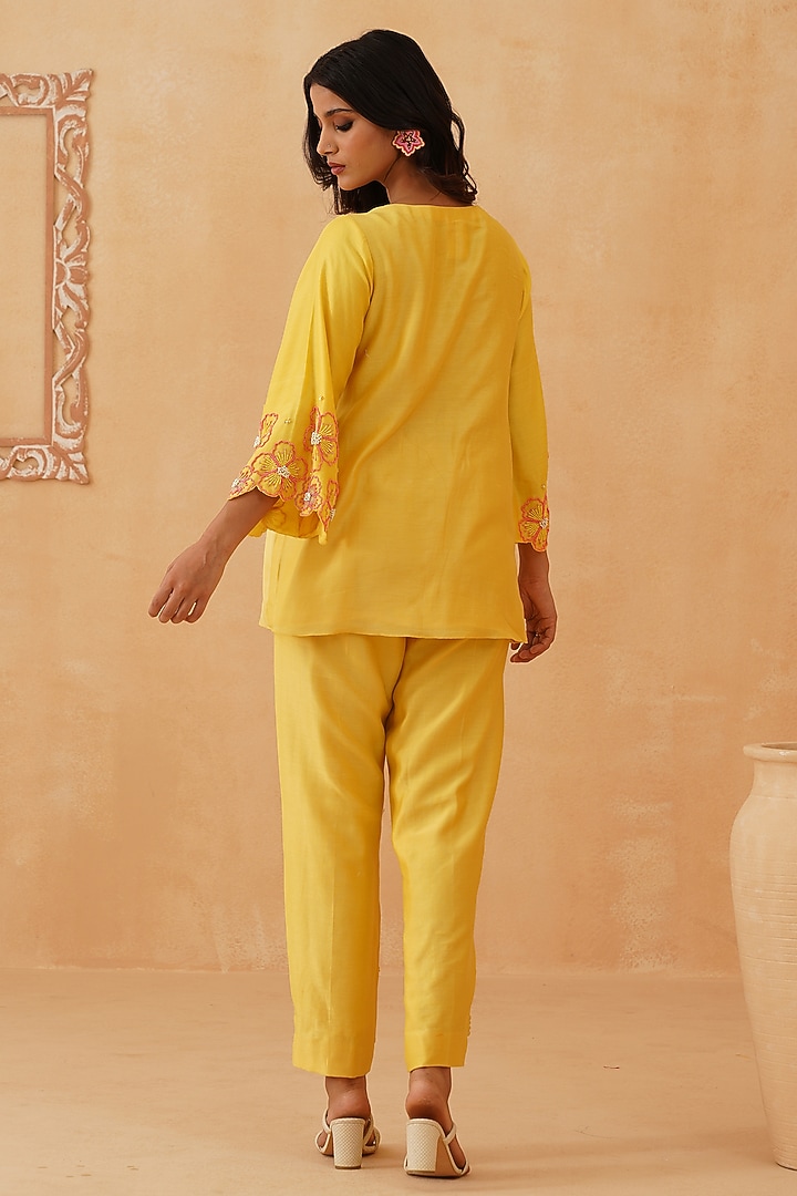 Yellow Chanderi Embroidered Co-Ord Set Set by Rishika Singh at Pernia's Pop Up Shop