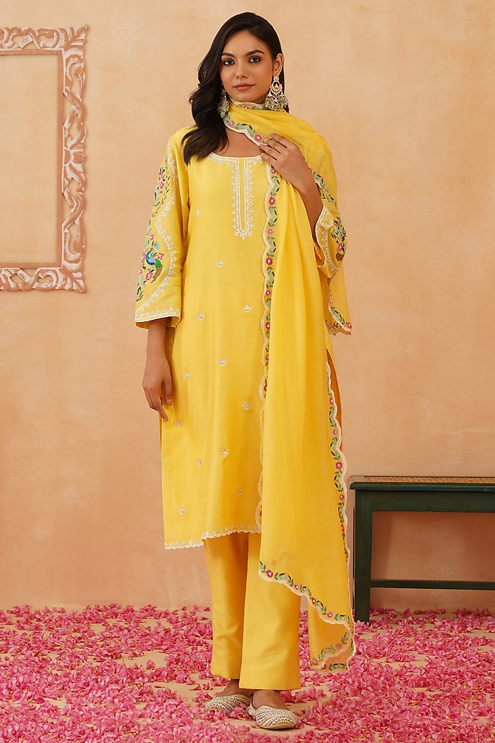 Yellow Chanderi Floral Embroidered Kurta Set by Rishika Singh at Pernia's Pop Up Shop