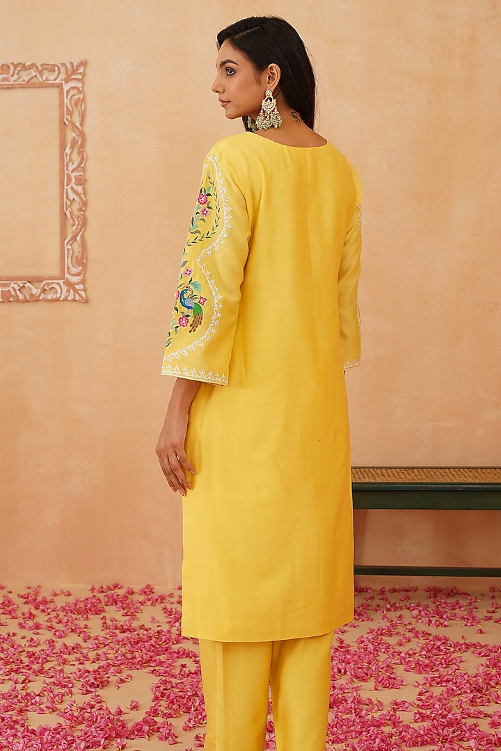 Yellow Chanderi Floral Embroidered Kurta Set by Rishika Singh at Pernia's Pop Up Shop
