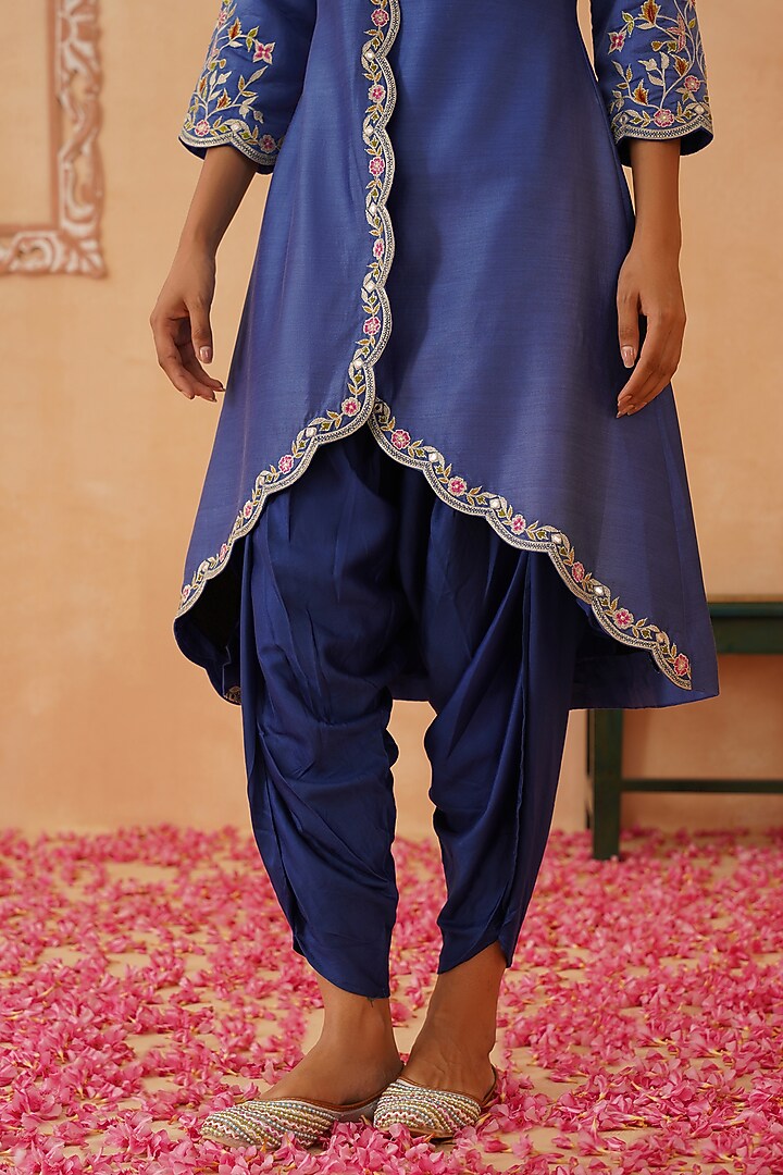 Blue Chanderi Floral Embroidered Asymmetric Kurta Set by Rishika Singh at Pernia's Pop Up Shop