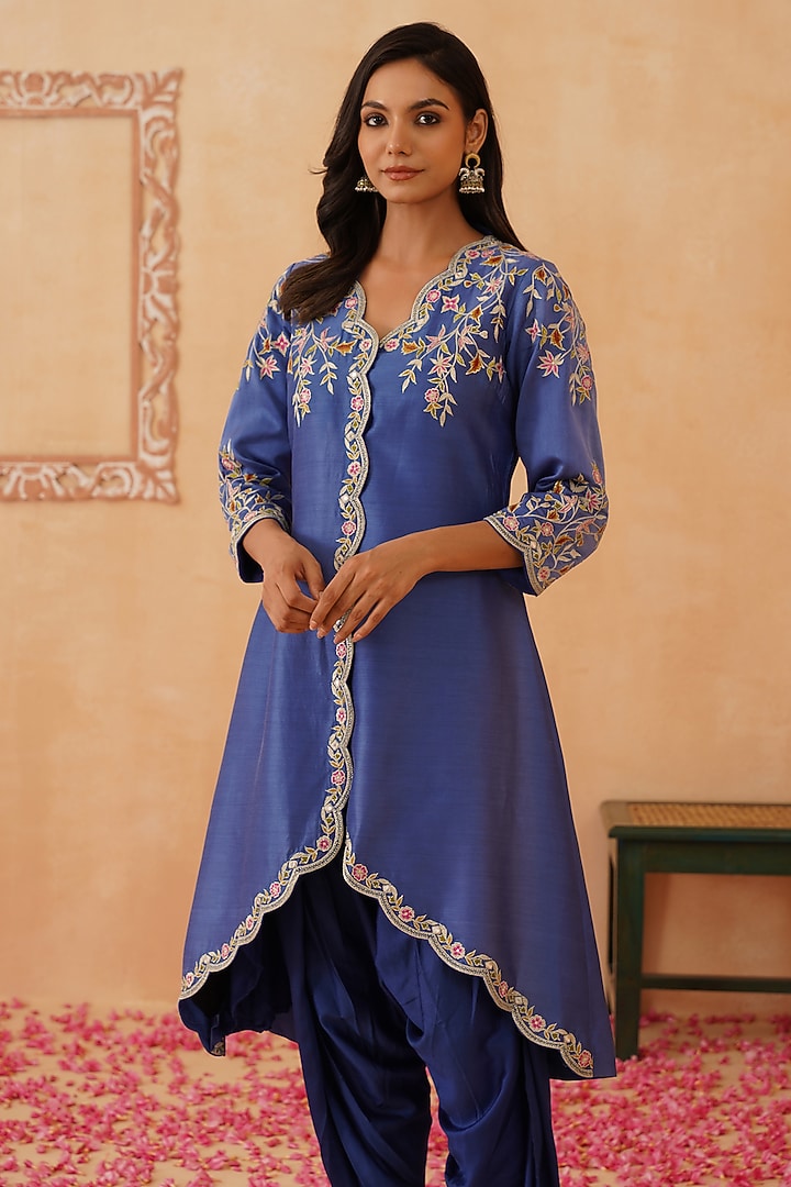 Blue Chanderi Floral Embroidered Asymmetric Kurta Set by Rishika Singh at Pernia's Pop Up Shop
