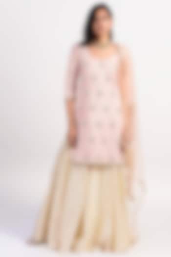 Baby Pink Embroidered Kurta Set by Rishi & Vibhuti at Pernia's Pop Up Shop