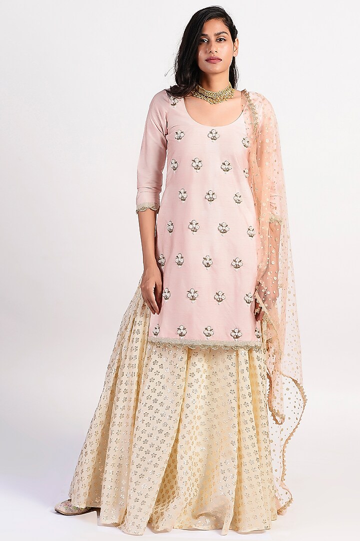 Baby Pink Embroidered Kurta Set by Rishi & Vibhuti at Pernia's Pop Up Shop