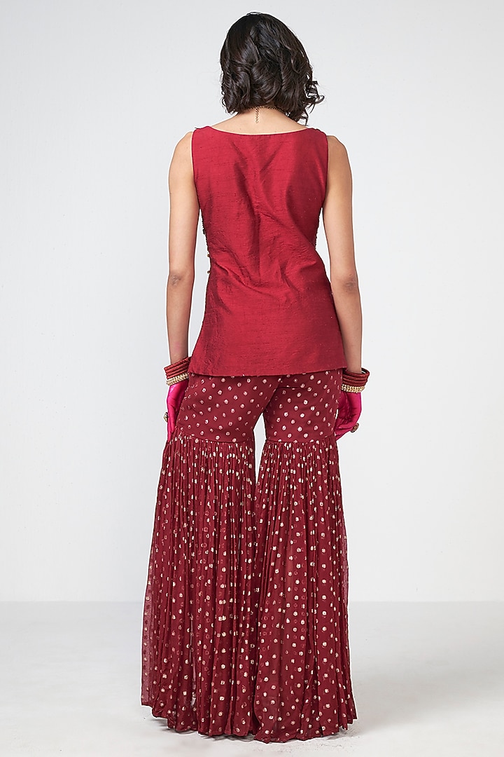 Cherry Red Dupion Applique Embroidered Kurta Set by Rishi & Vibhuti at Pernia's Pop Up Shop