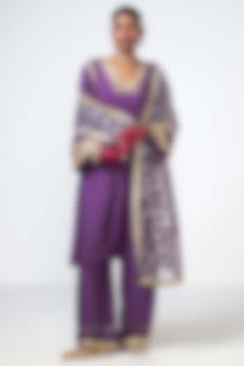Violet Chanderi Sequins Embroidered Kurta Set by Rishi & Vibhuti at Pernia's Pop Up Shop