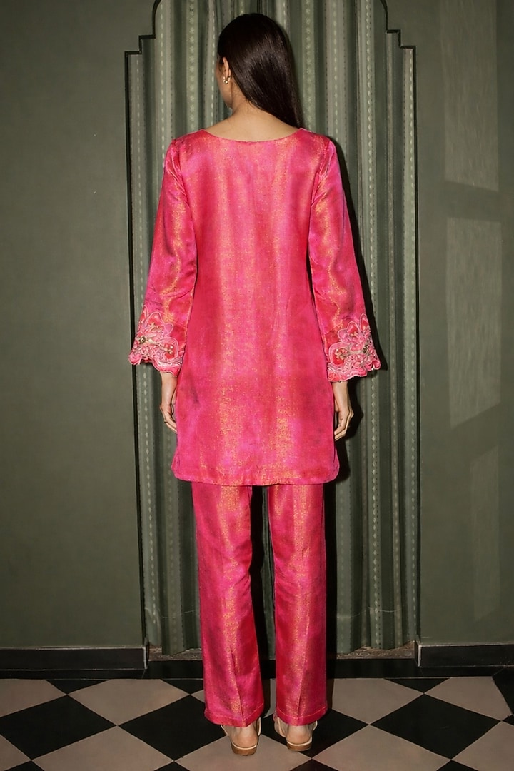 Fuchsia Pink Chanderi Patchwork Kurta Set by Rishi & Vibhuti at Pernia's Pop Up Shop