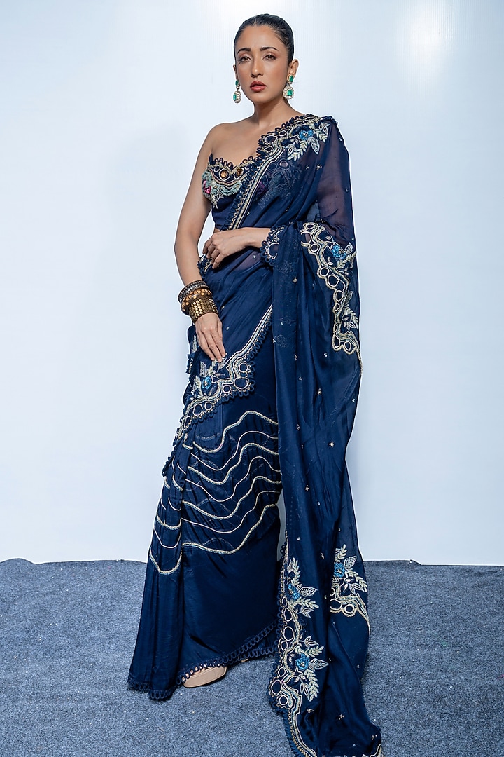 Midnight Blue Organza Embellished Reception Saree Set by Rishi & Vibhuti at Pernia's Pop Up Shop