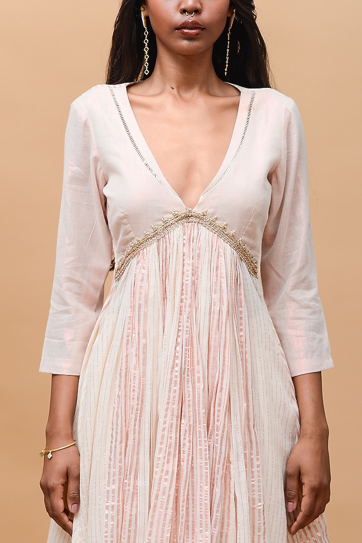 Rose Gold Linen Embellished Kurta Set by Rishi & Vibhuti at Pernia's Pop Up Shop