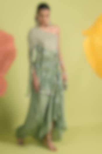 Matcha Green Chanderi Embellished Cape Set by Rishi & Vibhuti at Pernia's Pop Up Shop