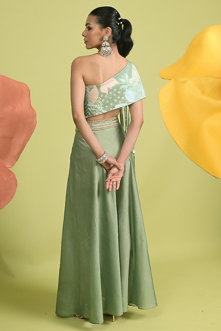 Matcha Green Chanderi Embellished Cape Set by Rishi & Vibhuti at Pernia's Pop Up Shop