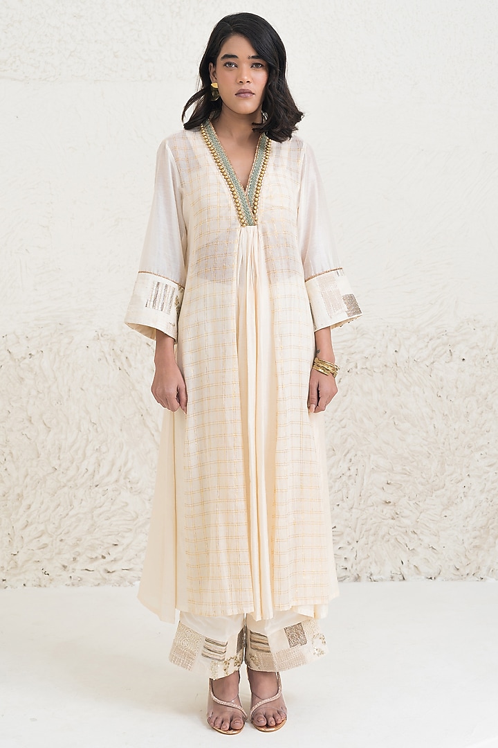 Ivory Chanderi Patchwork Kurta Set by Rishi & Vibhuti at Pernia's Pop Up Shop