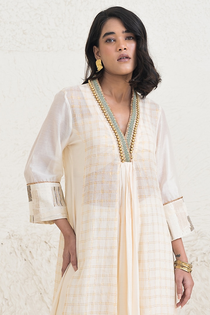 Ivory Chanderi Patchwork Kurta Set by Rishi & Vibhuti at Pernia's Pop Up Shop