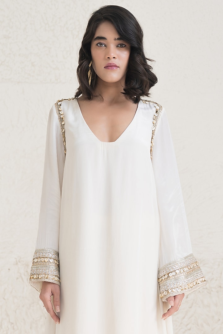 Ivory Organza Cutwork Embroidered Kurta Set by Rishi & Vibhuti at Pernia's Pop Up Shop