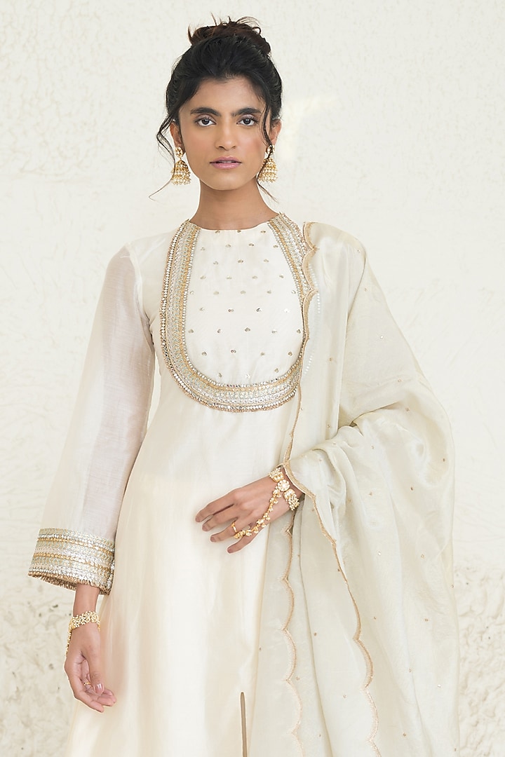 Ivory Chanderi Silk Cutwork Embroidered Wedding Anarkali Set by Rishi & Vibhuti at Pernia's Pop Up Shop