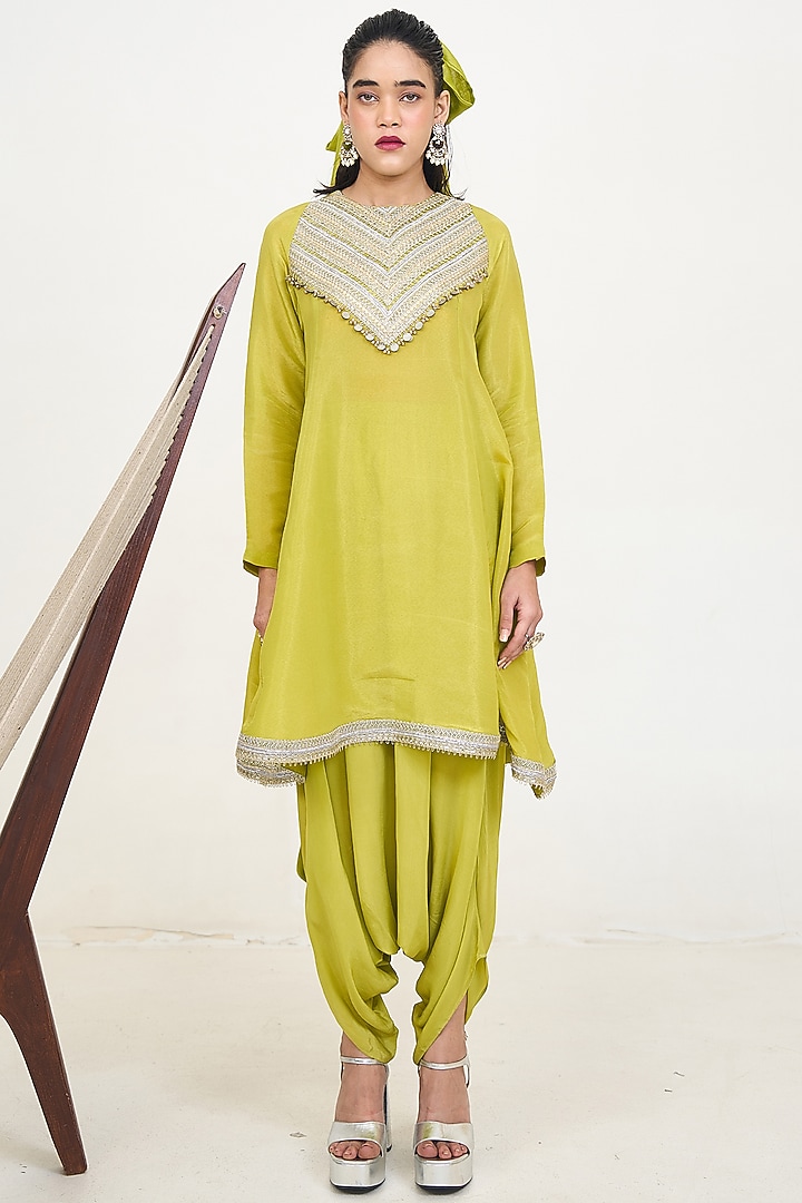 Lime Green Crepe & Chanderi Silk Cutwork Kurta Set by Rishi & Vibhuti at Pernia's Pop Up Shop