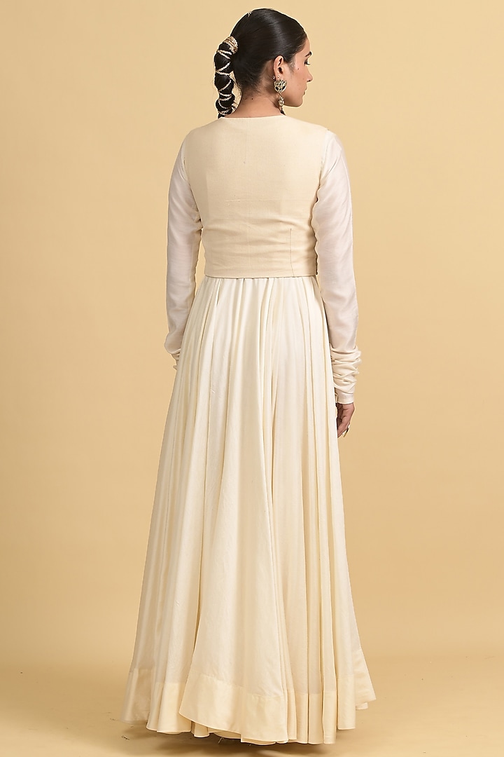 Ivory Chanderi Wedding Anarkali Set by Rishi & Vibhuti at Pernia's Pop Up Shop