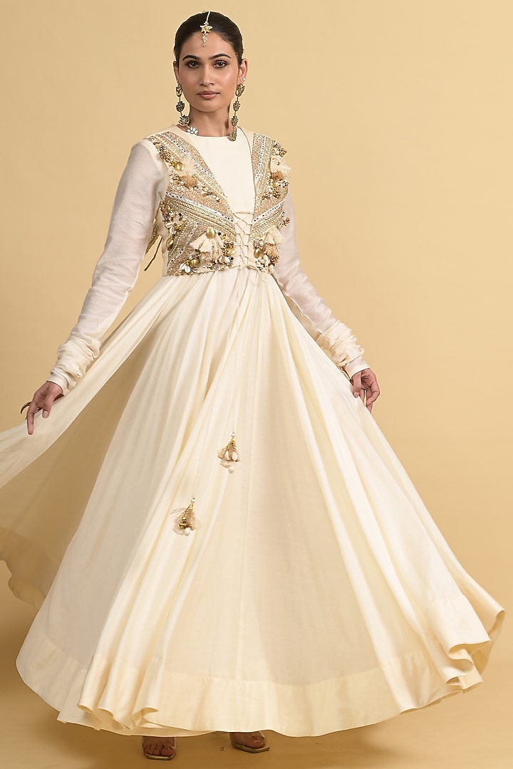 Ivory Chanderi Wedding Anarkali Set by Rishi & Vibhuti at Pernia's Pop Up Shop