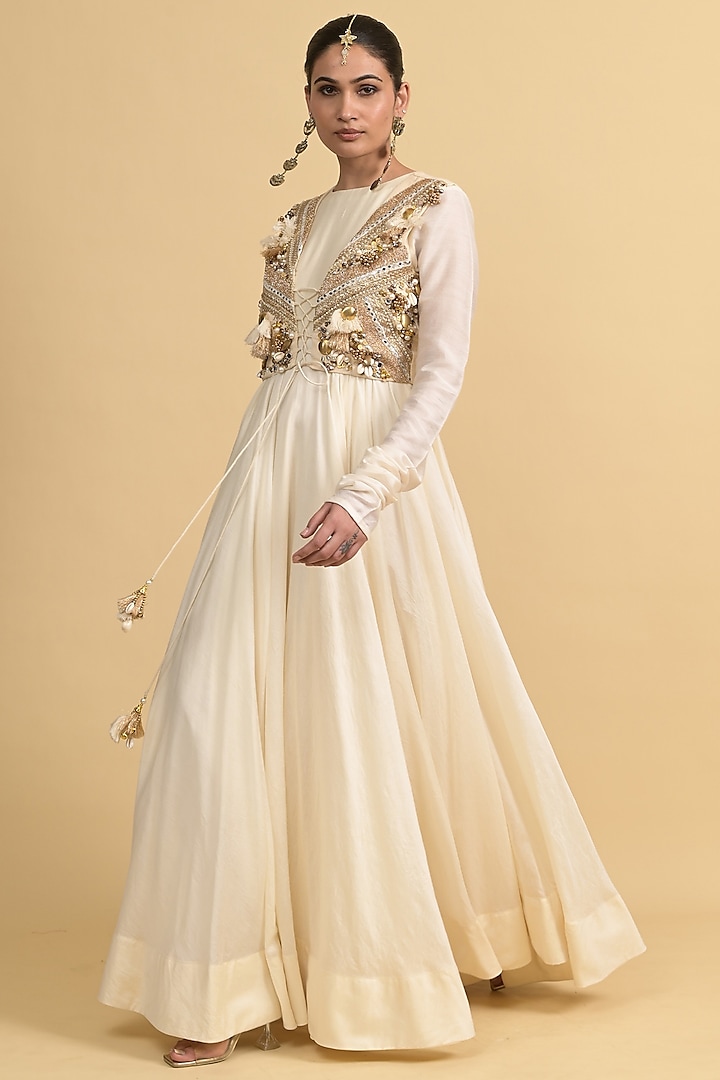Ivory Chanderi Wedding Anarkali Set by Rishi & Vibhuti at Pernia's Pop Up Shop