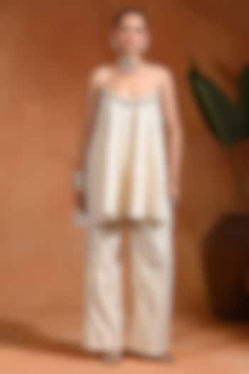 Ivory Jacquard Jute Strappy Kurta Set by Rishi & Vibhuti at Pernia's Pop Up Shop
