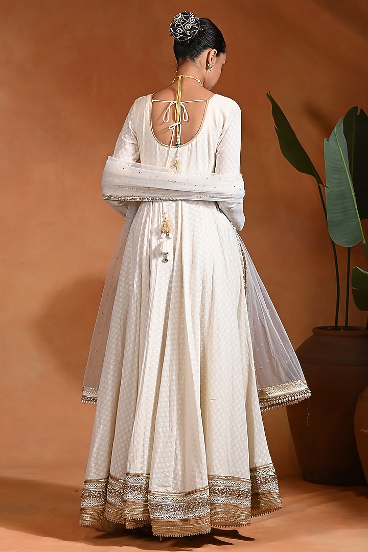 Ivory Cotton Jacquard & Net Wedding Anarkali Set by Rishi & Vibhuti at Pernia's Pop Up Shop