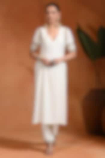 Ivory Chanderi Silk Kurta Set by Rishi & Vibhuti at Pernia's Pop Up Shop