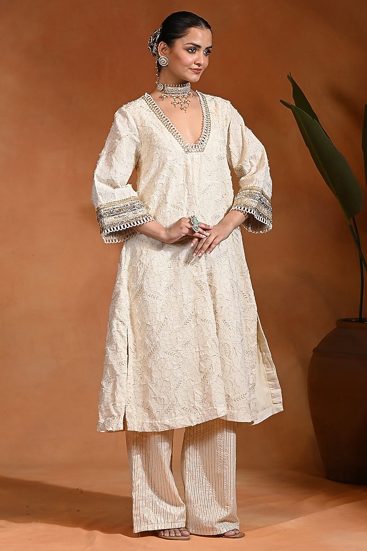 Ivory Jacquard Jute Kurta Set by Rishi & Vibhuti at Pernia's Pop Up Shop