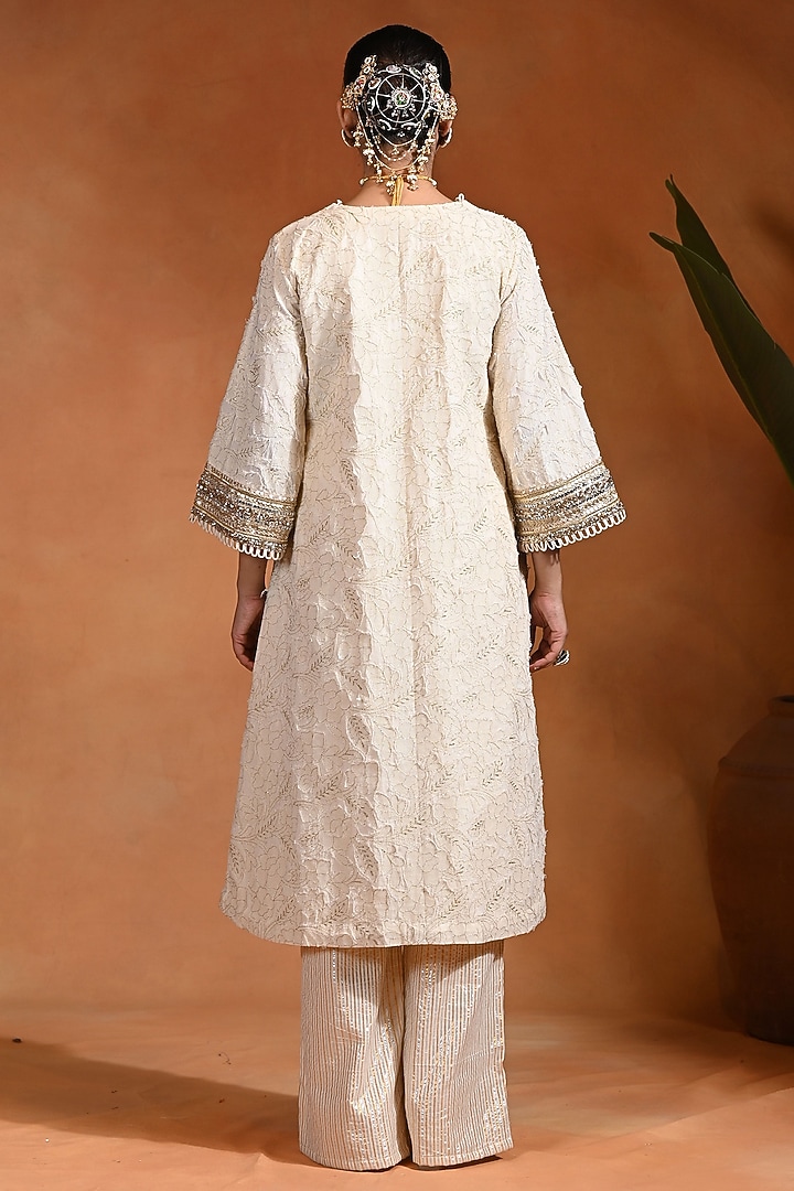 Ivory Jacquard Jute Kurta Set by Rishi & Vibhuti at Pernia's Pop Up Shop