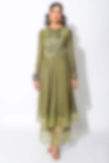 Olive Green & Golden Crepe Embroidered Kurta Set by Rishi & Vibhuti at Pernia's Pop Up Shop