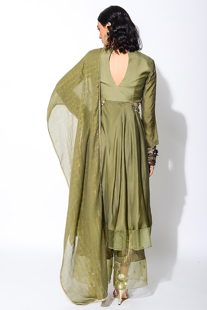 Olive Green & Golden Crepe Embroidered Kurta Set by Rishi & Vibhuti at Pernia's Pop Up Shop