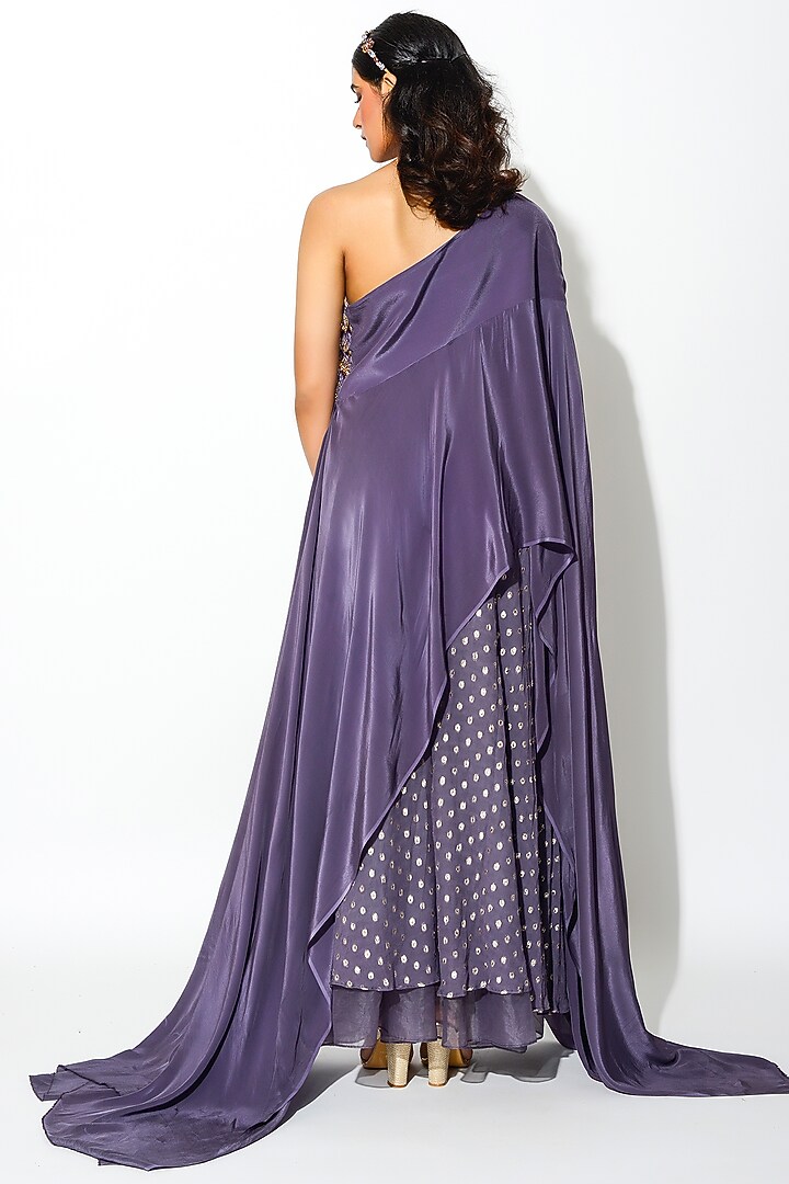 Mauve Embroidered Cape Set by Rishi & Vibhuti at Pernia's Pop Up Shop