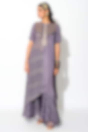 Mauve Embroidered Kurta Set by Rishi & Vibhuti at Pernia's Pop Up Shop