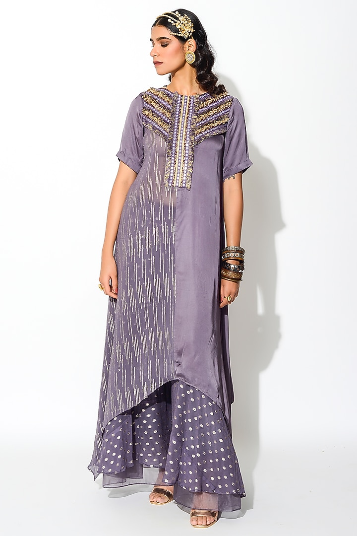 Mauve Embroidered Kurta Set by Rishi & Vibhuti at Pernia's Pop Up Shop