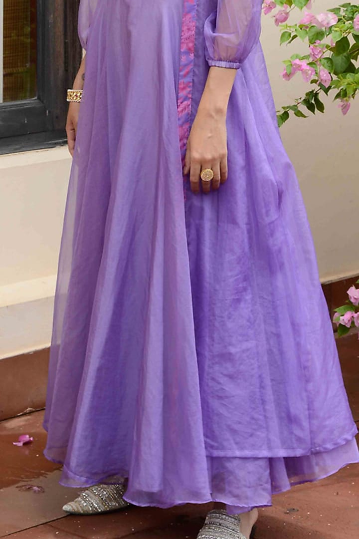 Lilac & Pink Crepe & Organza Embroidered Wedding Lehenga Set by Rishi & Vibhuti at Pernia's Pop Up Shop