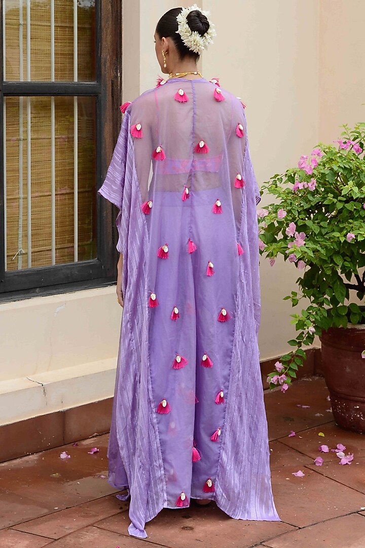 Lilac & Pink Crepe & Organza Embroidered Cape Set by Rishi & Vibhuti at Pernia's Pop Up Shop