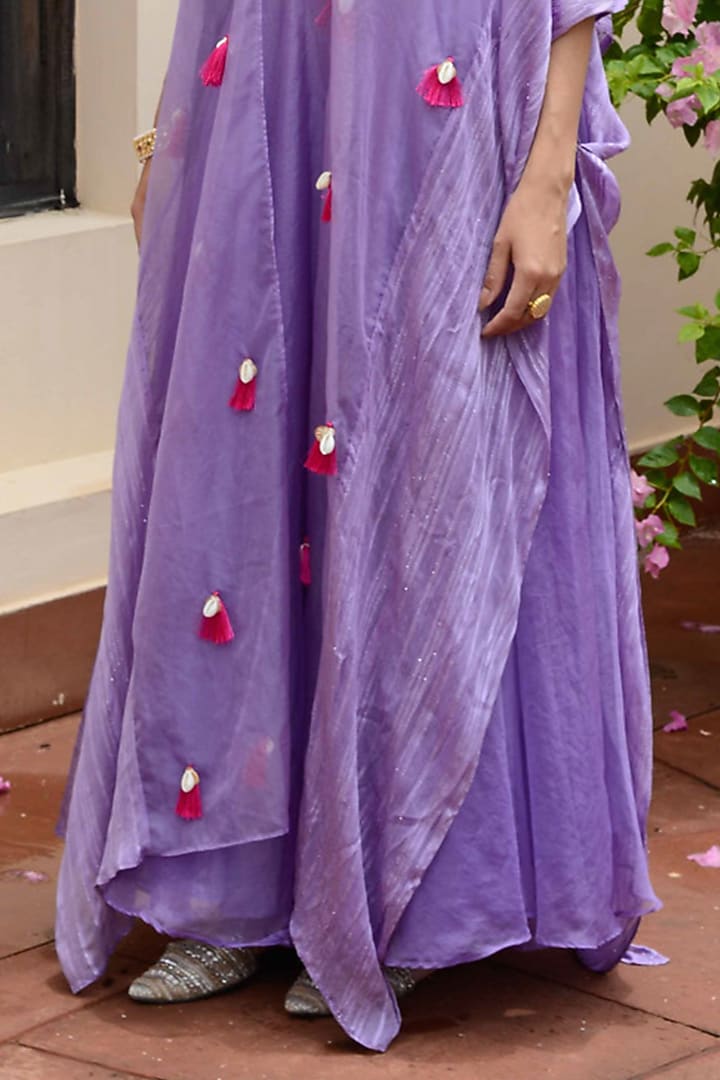 Lilac & Pink Crepe & Organza Embroidered Cape Set by Rishi & Vibhuti at Pernia's Pop Up Shop