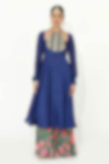 Indigo Blue Crepe & Chanderi Handcrafted Anarkali Set by Rishi & Vibhuti at Pernia's Pop Up Shop