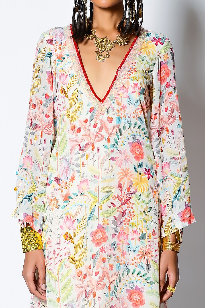 Ivory Crepe Printed Kurta Set by Rishi & Vibhuti at Pernia's Pop Up Shop