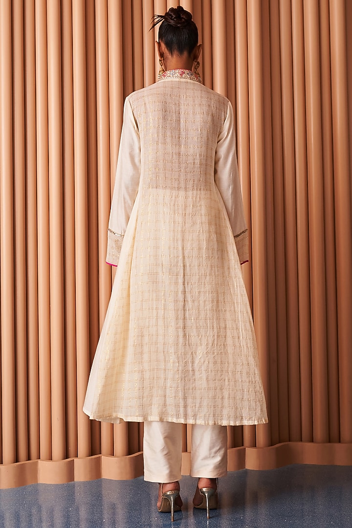 Ivory Crepe & Linen Thread Embroidered Kurta Set by Rishi & Vibhuti at Pernia's Pop Up Shop