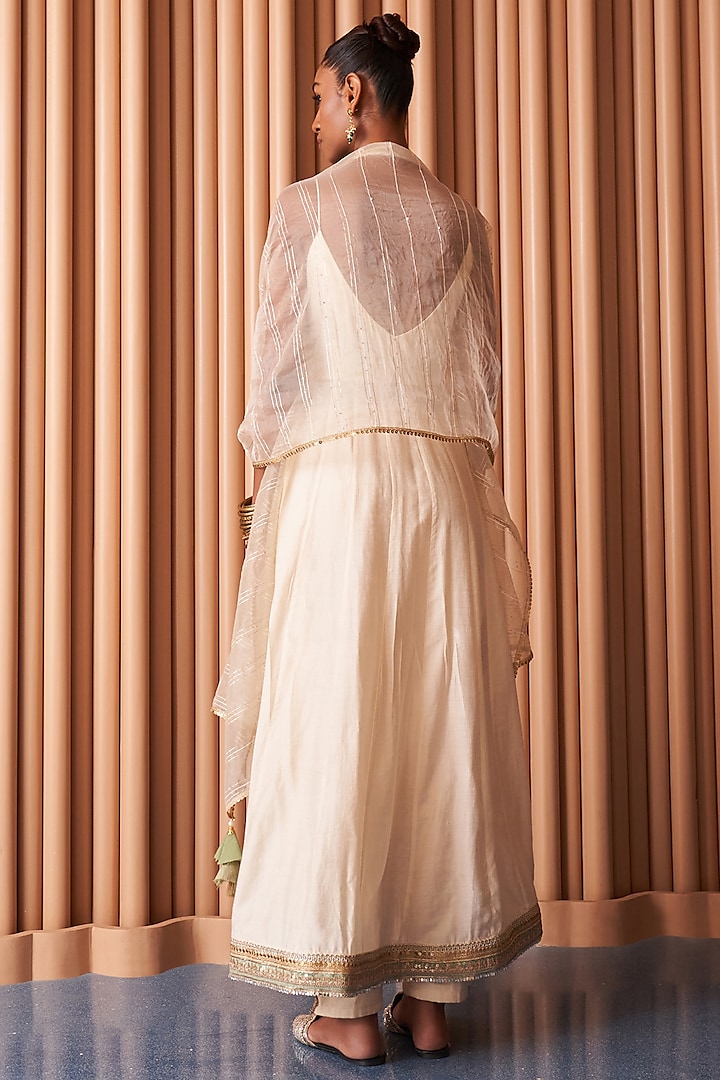Ivory Chanderi & Organza Embroidered Wedding Anarkali Set by Rishi & Vibhuti at Pernia's Pop Up Shop
