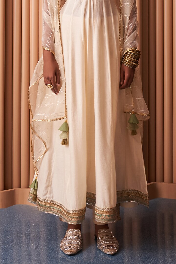 Ivory Chanderi & Organza Embroidered Wedding Anarkali Set by Rishi & Vibhuti at Pernia's Pop Up Shop