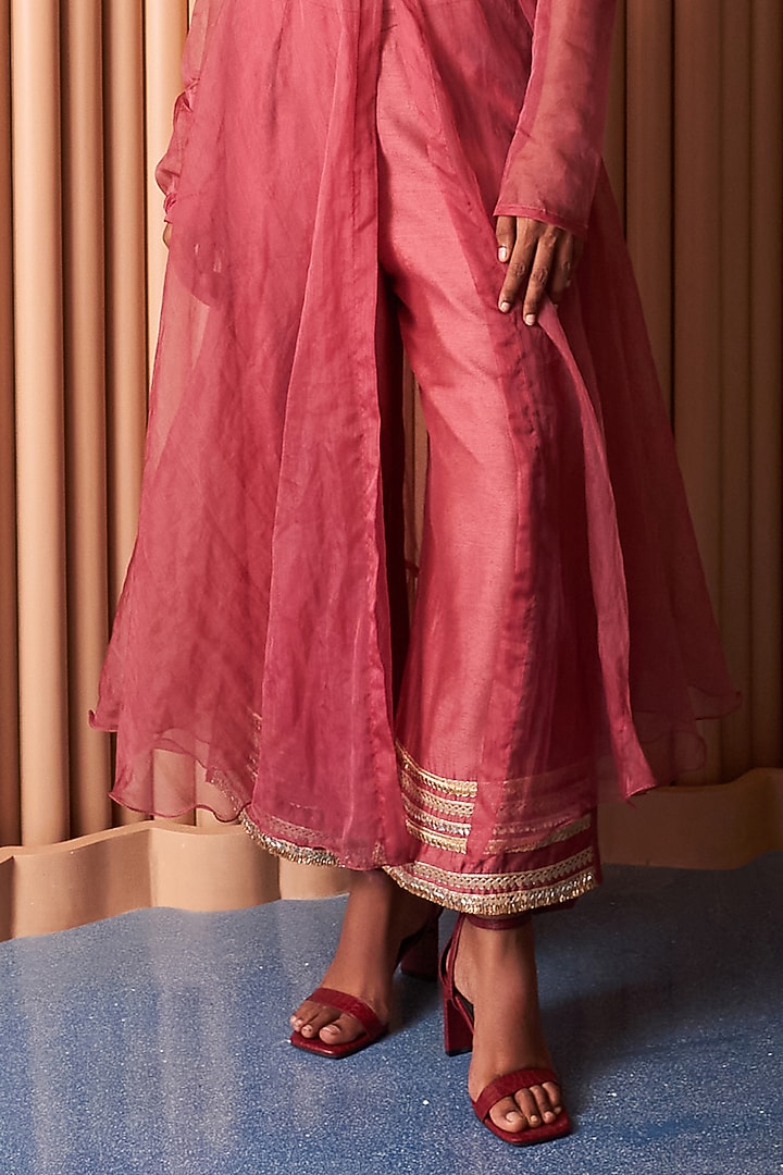 Champagne Rust Organza & Crepe Kurta Set by Rishi & Vibhuti at Pernia's Pop Up Shop