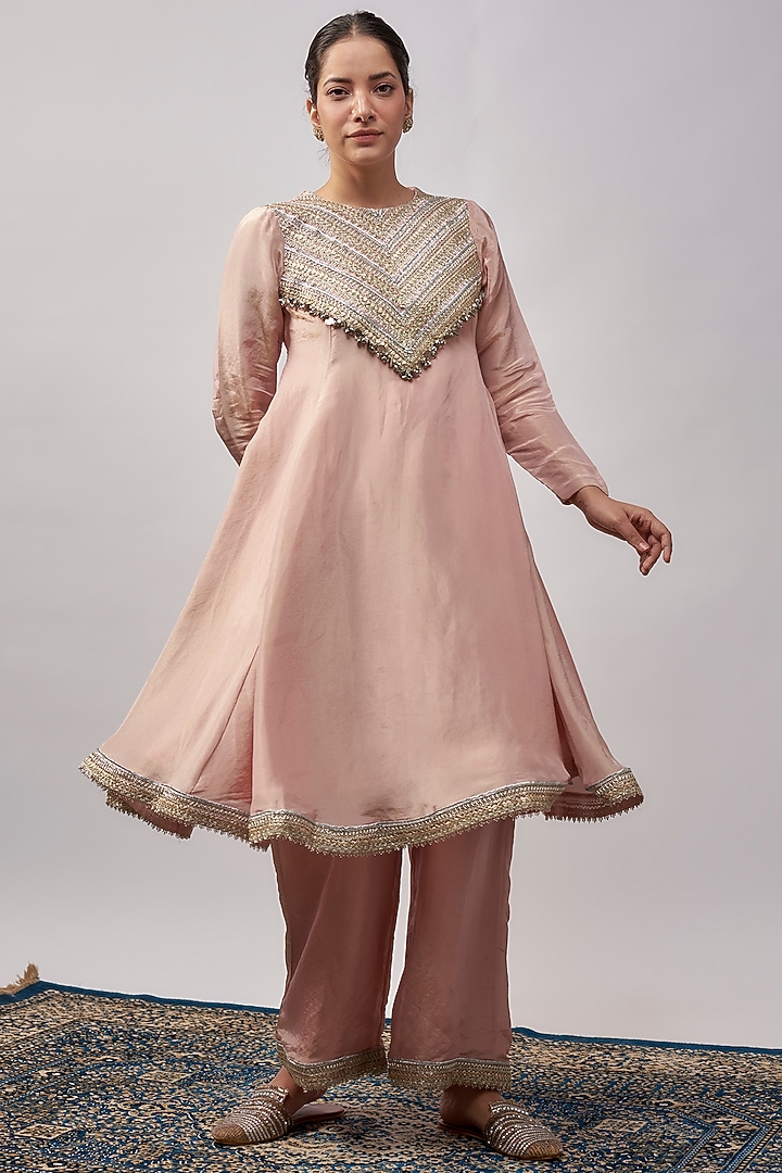 Blush Pink Chanderi Silk Cutwork Embroidered Kurta Set by Rishi & Vibhuti at Pernia's Pop Up Shop