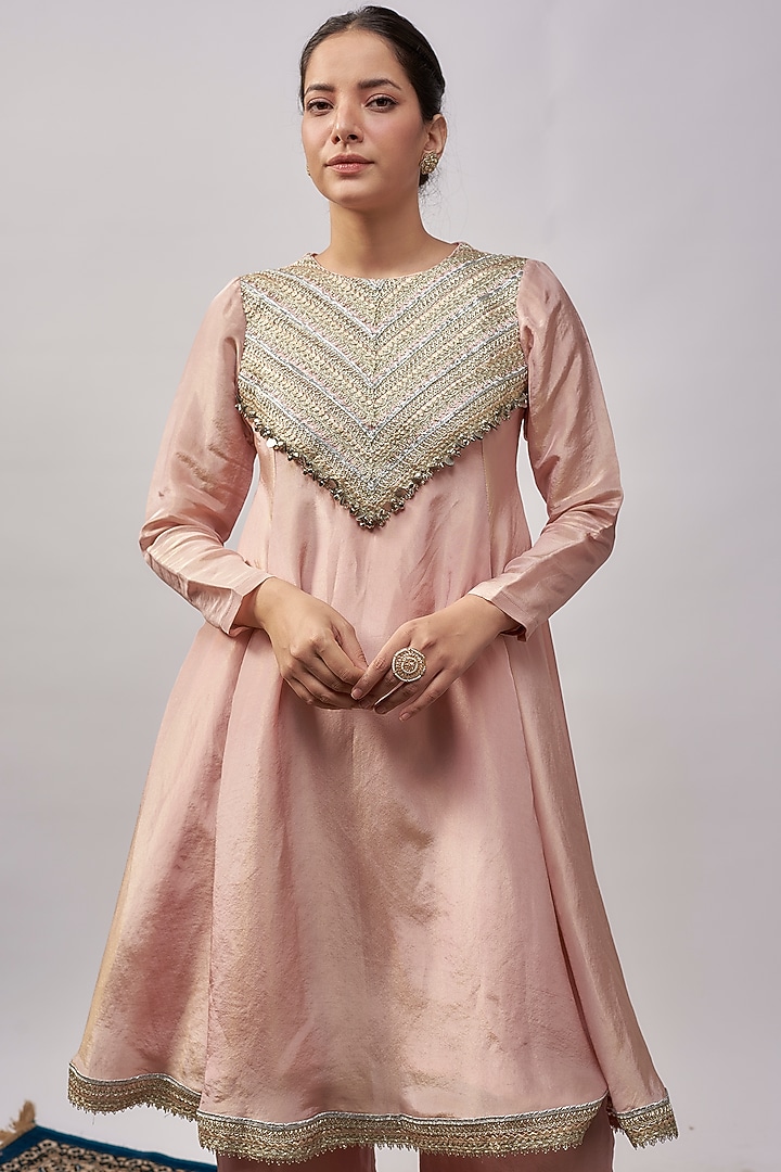 Blush Pink Chanderi Silk Cutwork Embroidered Kurta Set by Rishi & Vibhuti at Pernia's Pop Up Shop