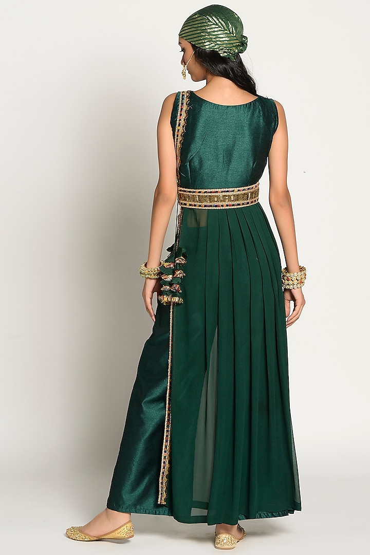 Emerald Green Embellished Kurta Set by Rishi & Vibhuti at Pernia's Pop Up Shop