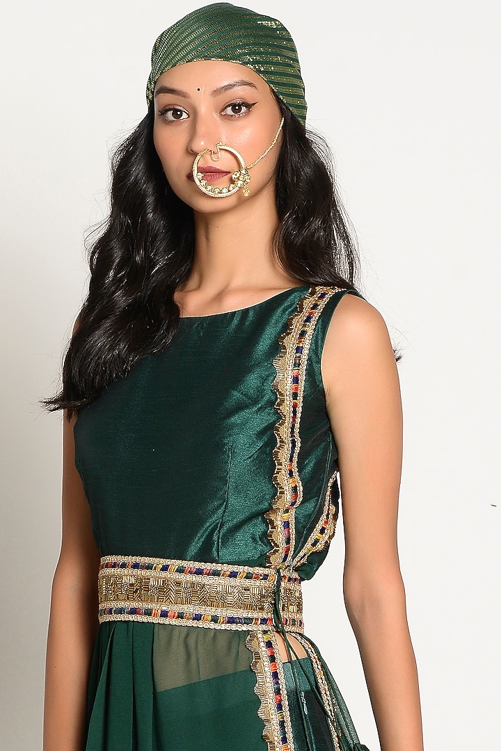 Emerald Green Embellished Kurta Set by Rishi & Vibhuti at Pernia's Pop Up Shop