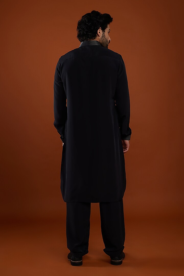 Black Silk resham Embroidered Kurta Set by RIYAASAT at Pernia's Pop Up Shop